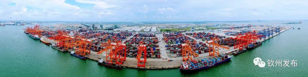 8号全自动集装箱泊位正式启用,钦州港成为全国首个海铁联运自动化码头